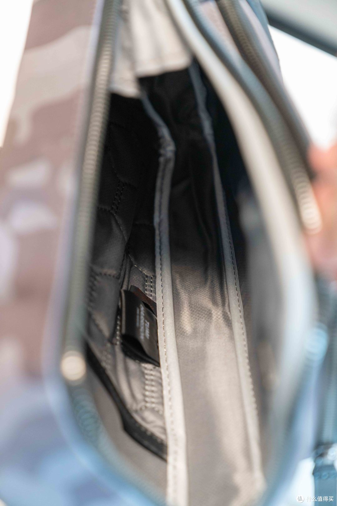 TUMI 途明迷彩斜挎包——打工人日常通勤的小包