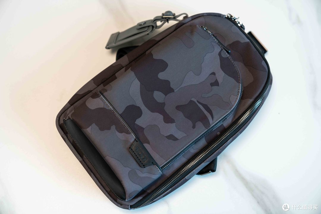 TUMI 途明迷彩斜挎包——打工人日常通勤的小包