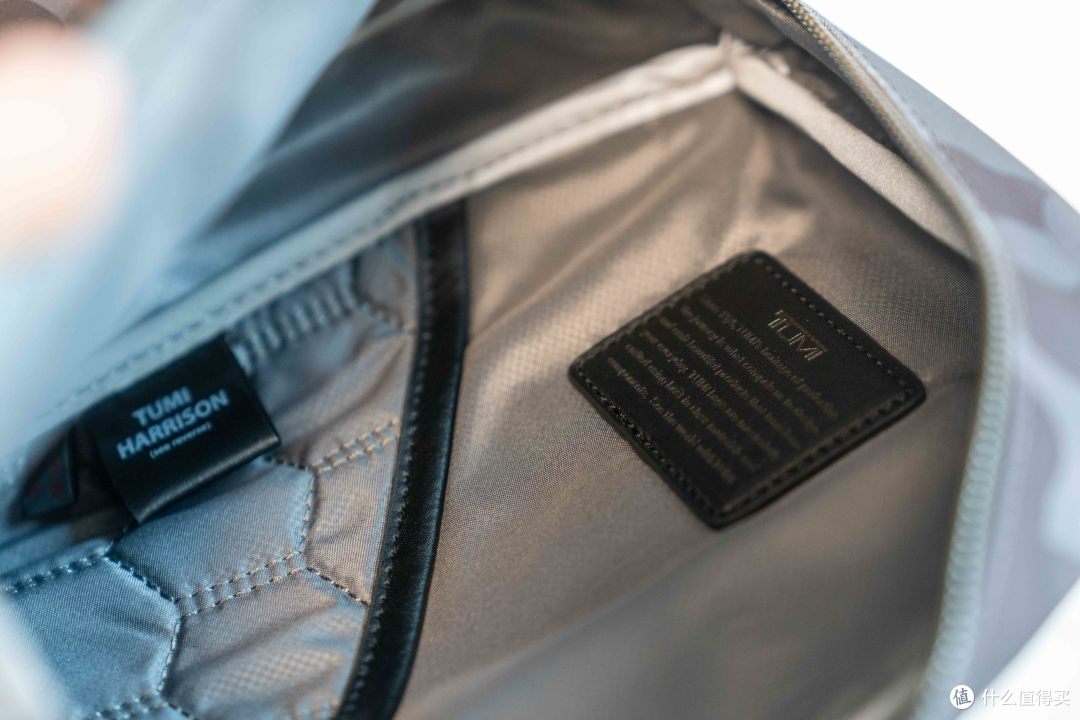 TUMI 途明迷彩斜挎包——打工人日常通勤的小包