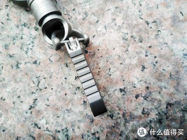 不能开快递的潮玩挂坠不是解压的EDC神器：fegve钛合金多功能挂坠