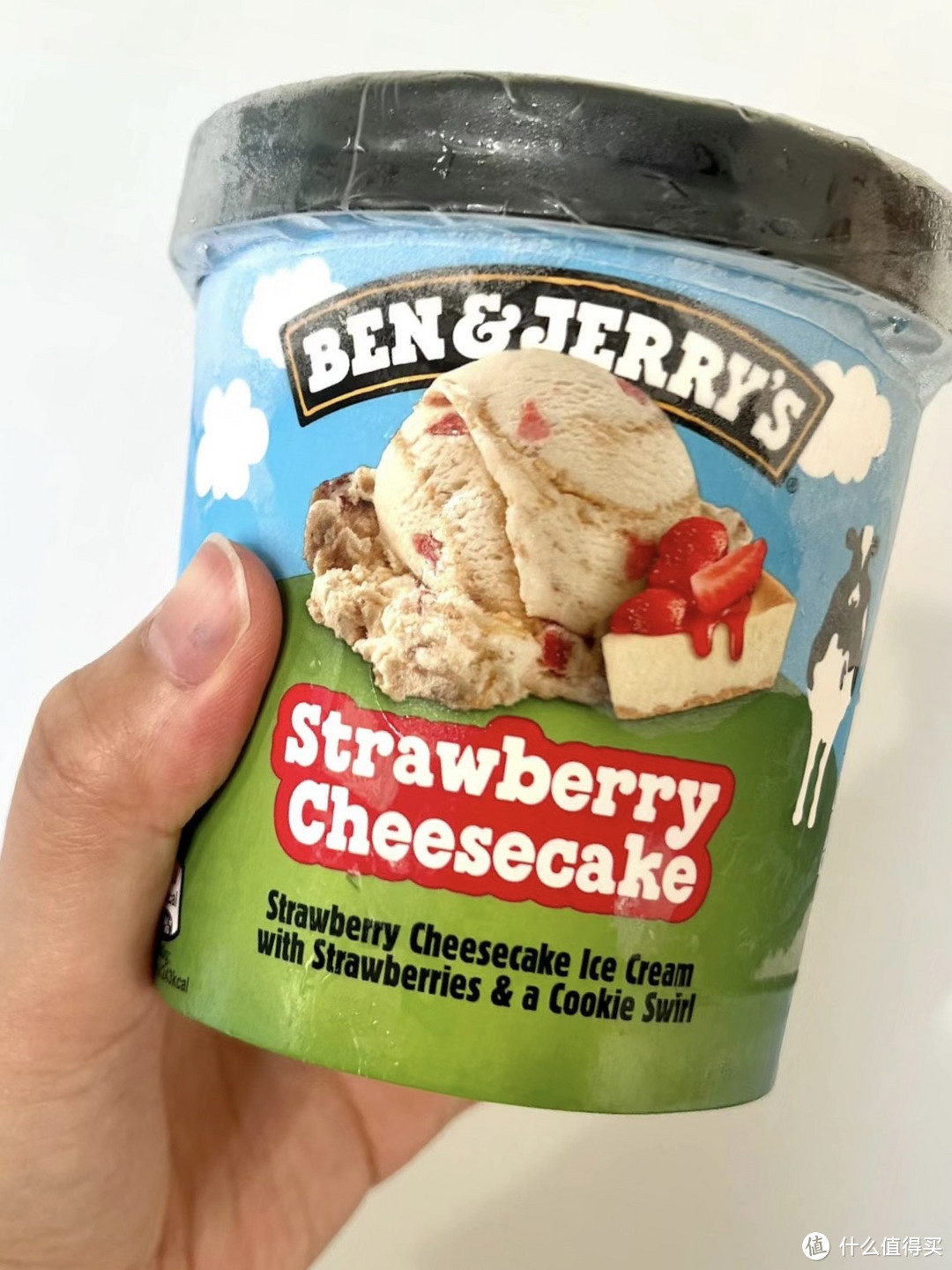 冰爽诱惑，草莓冰淇淋的甜蜜诱惑