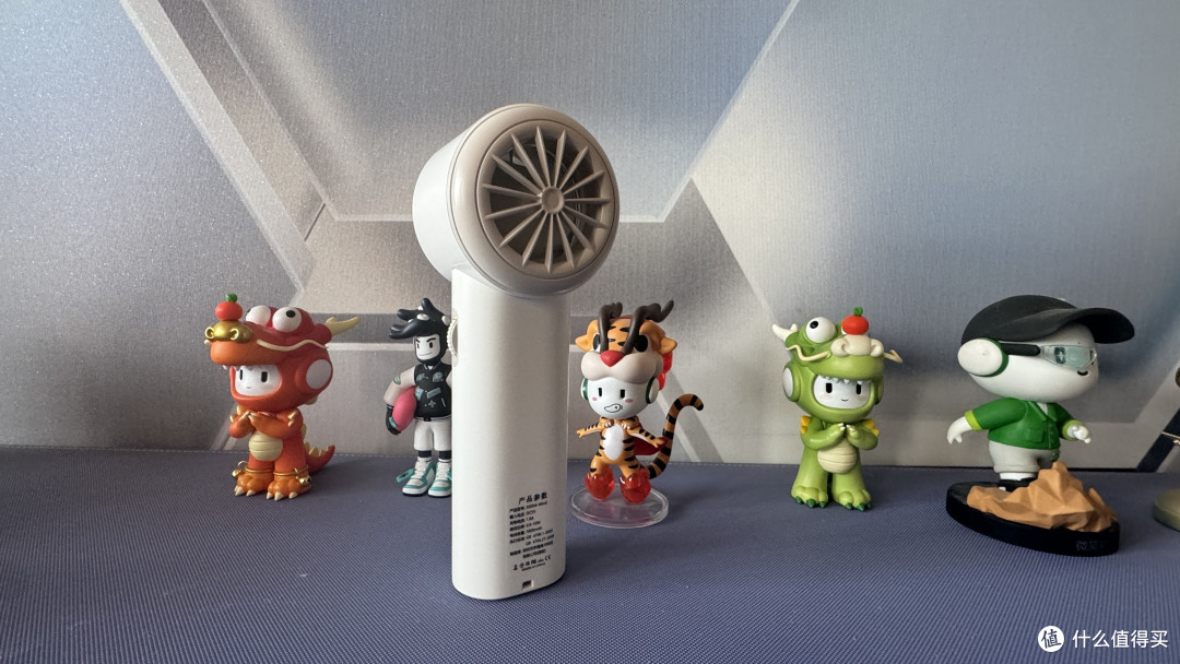炎炎夏日,西圣Wind手持小风扇吹出凉爽的风
