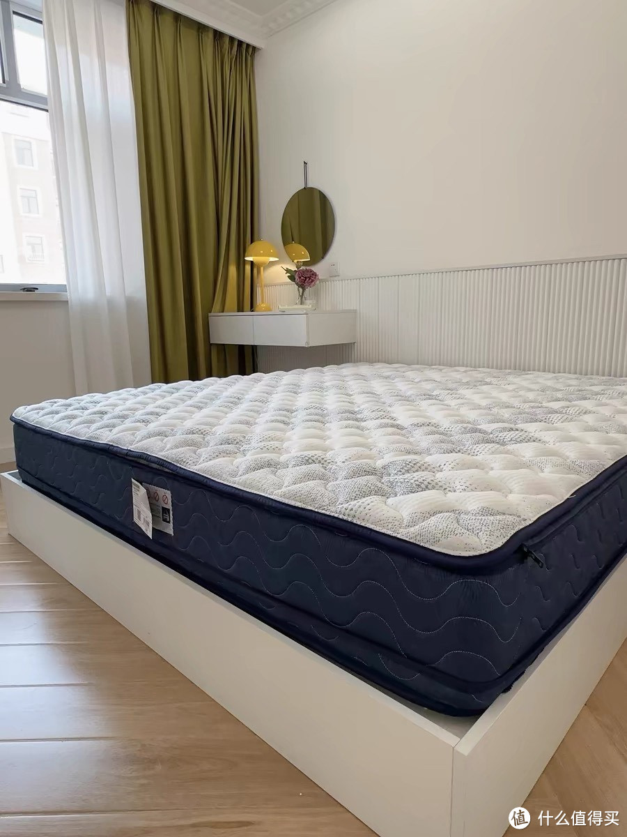 这款床垫无疑是现代家居生活中的一大亮点，其独特的设计理念和精湛的工艺技术。