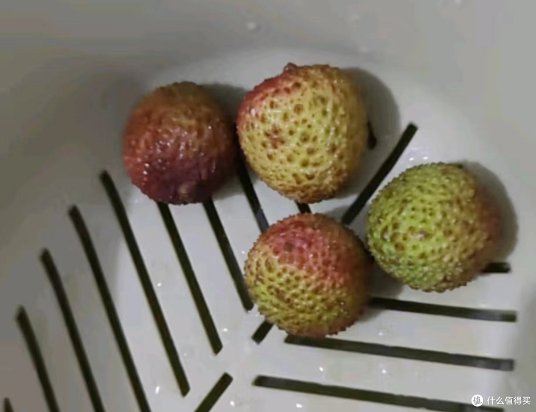 “一骑红尘妃子笑,无人知是荔枝来。”多少买点解解馋。