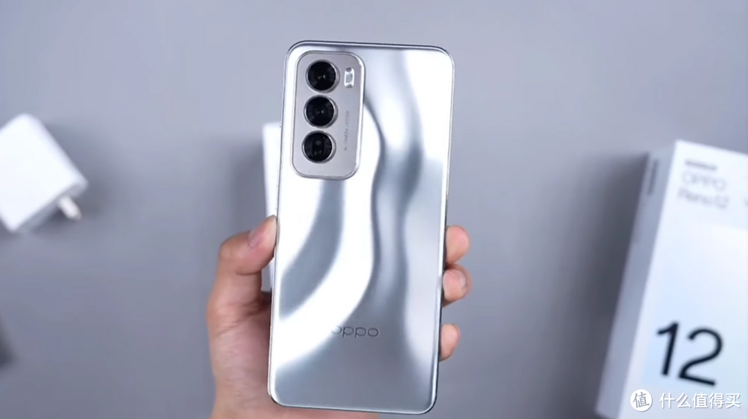 初测OPPO Reno12系列：外观抢眼 天玑9300+强悍 AI功能多，买吗？