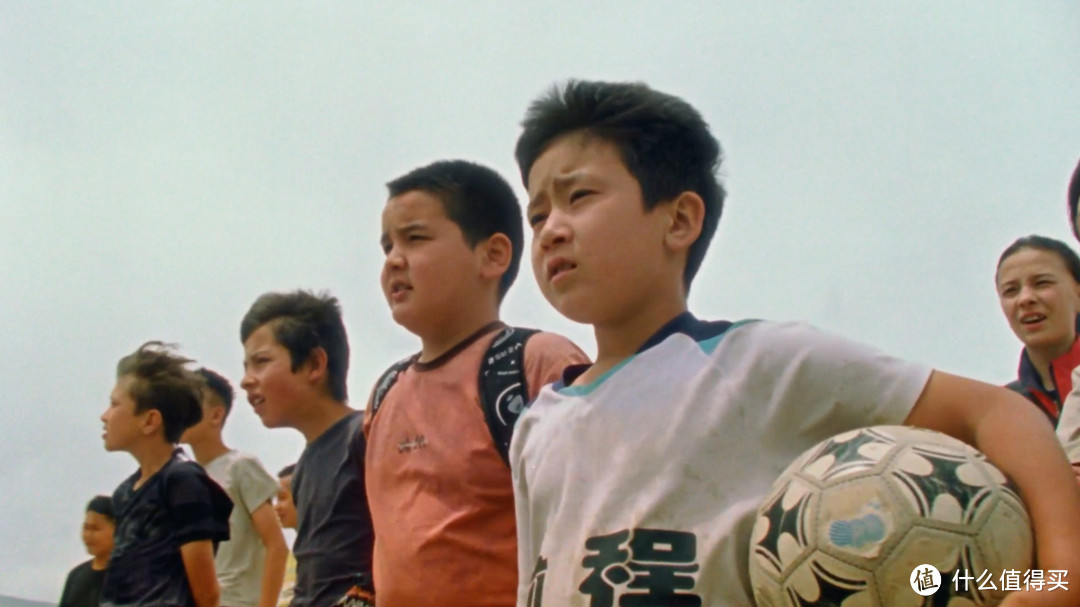 梦想在绿茵场上绽放，为中国足球的未来加油，比亚迪与你同在！