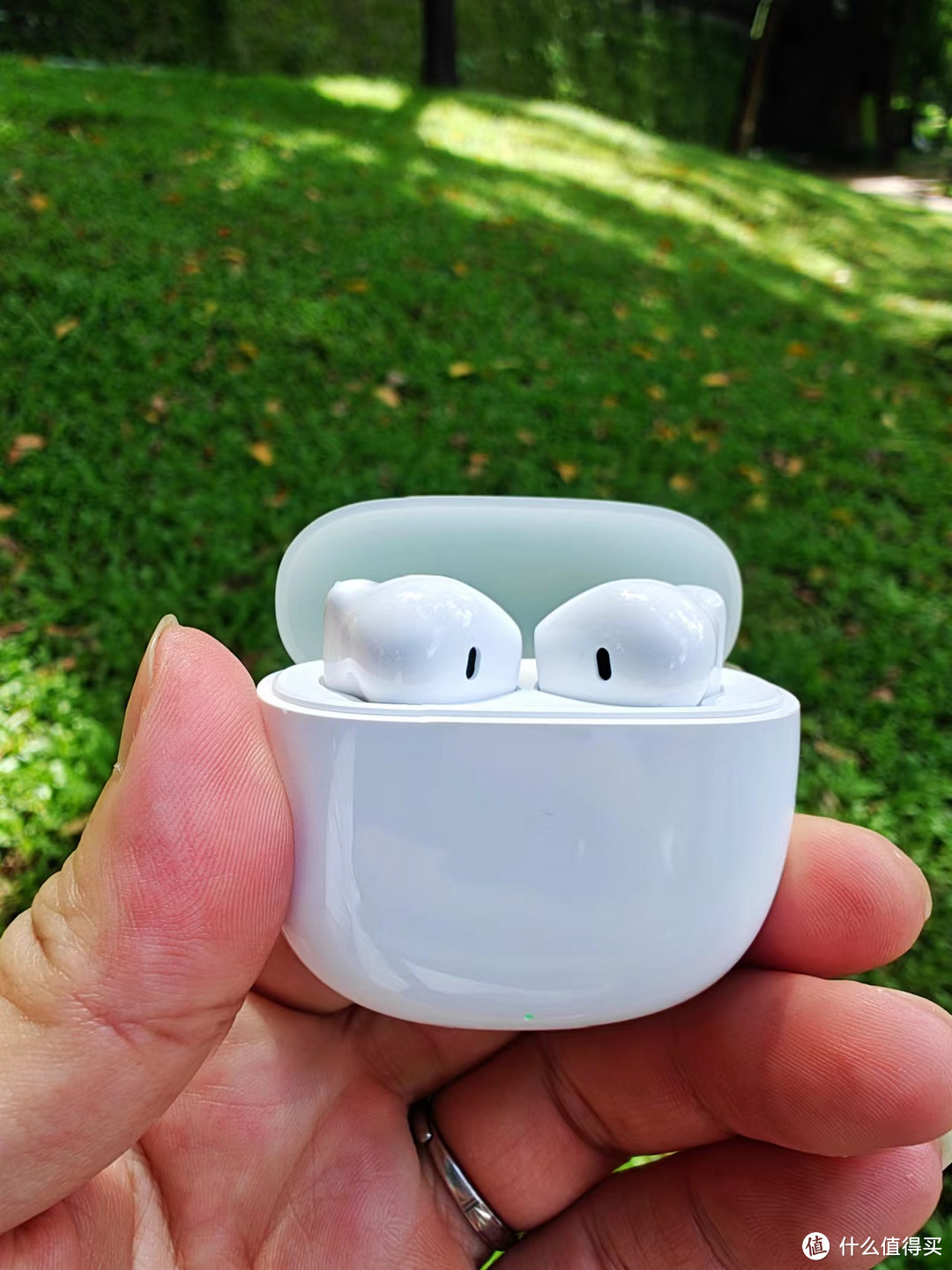 荣耀Earbuds A耳机使用分享，“金耳朵”护航出色声音体验