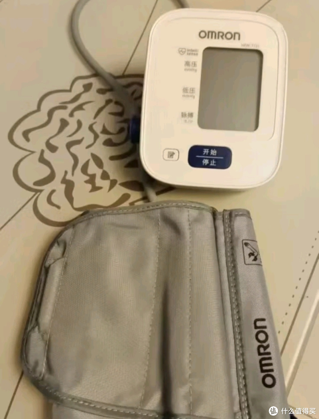 欧姆龙（OMRON）电子血压计上臂式血压仪家用大屏血压测量仪 U701