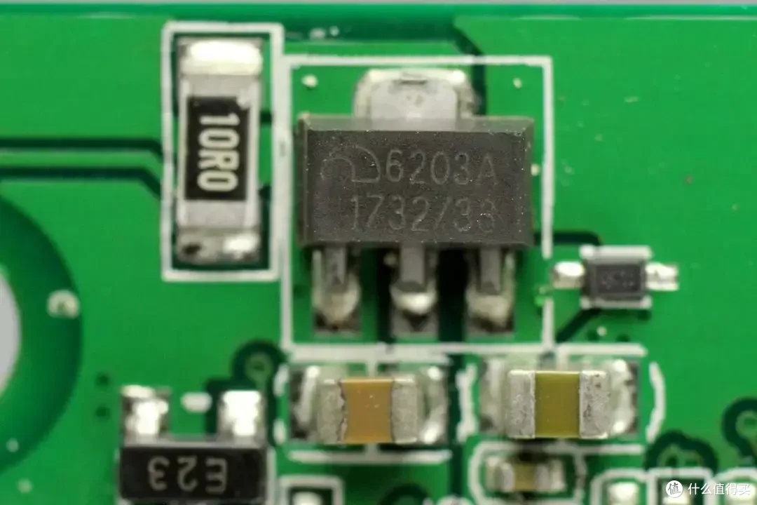 微盟 me6203a,三端稳压,为主控单片机供电.