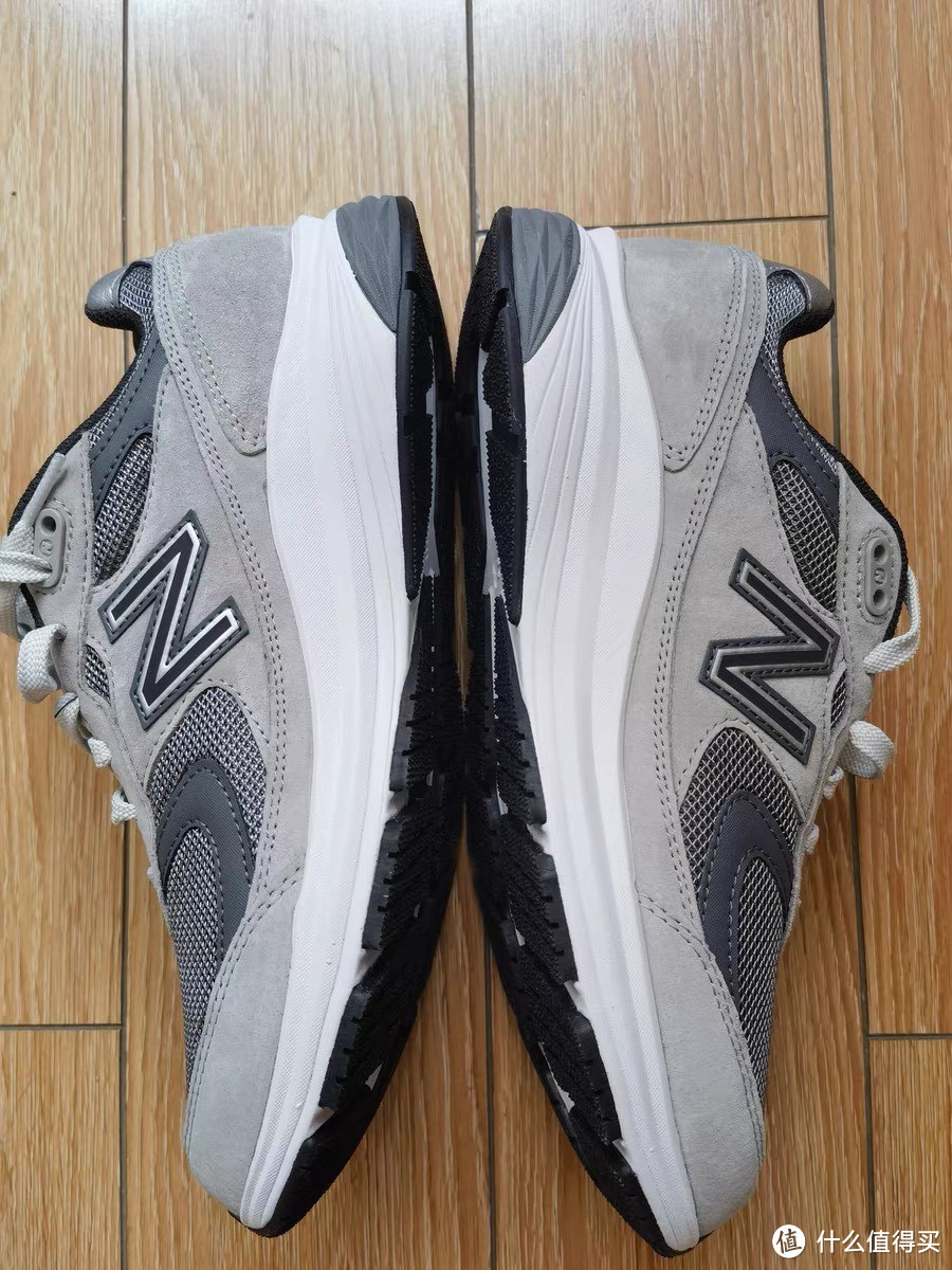 New Balance MW880CF3慢跑鞋：轻盈透气，科技引领舒适体验