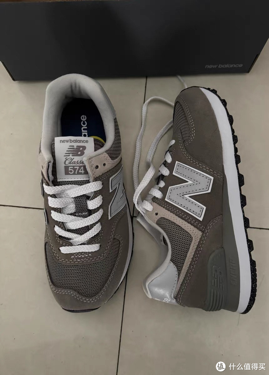 New Balance ML574EVG运动休闲鞋：复古与舒适的完美交融