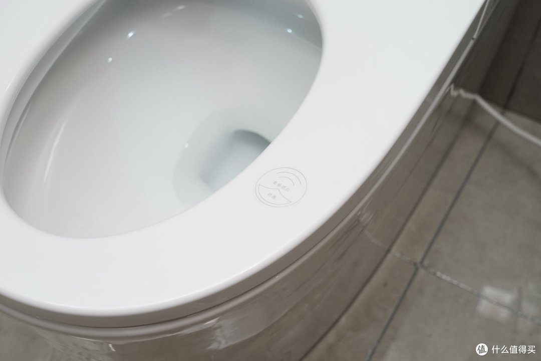 为什么我需要一款4千元的马桶!一步到位的大白雷霆S2除臭抗菌智能马桶