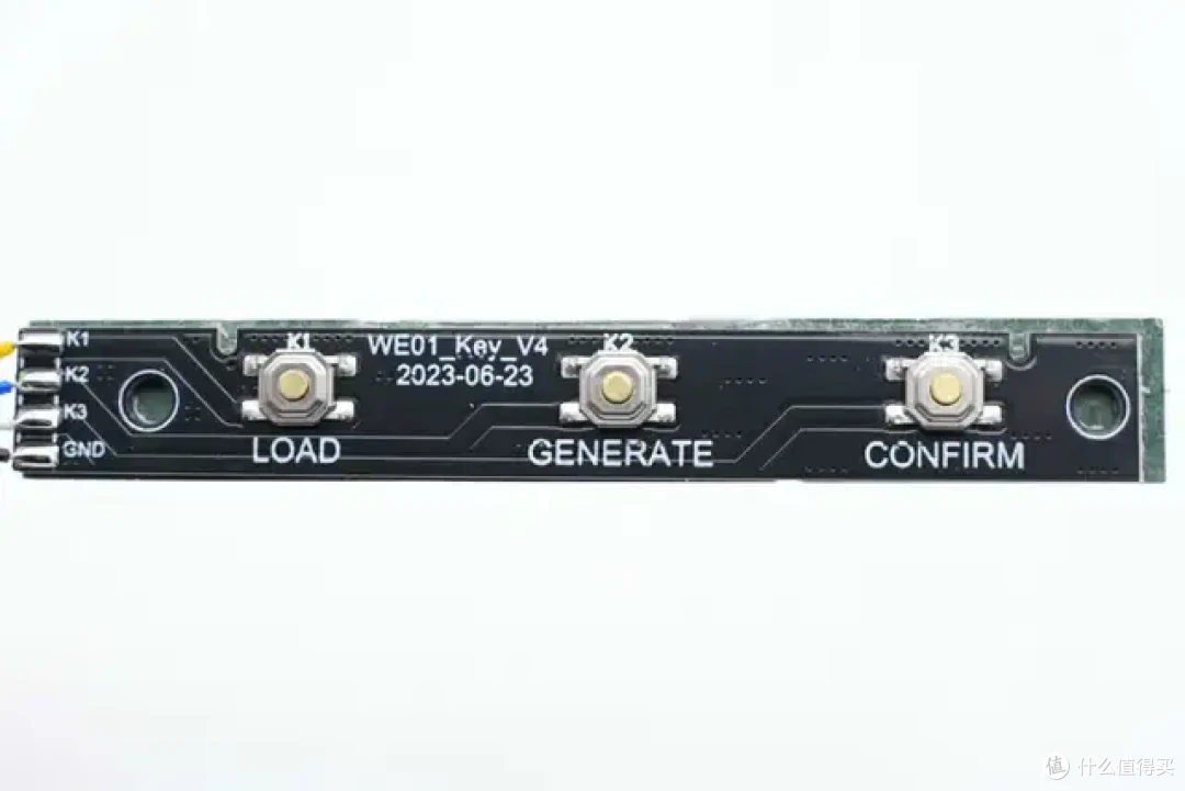 内置4节力神18650电芯,闪极10000mAh 互联网主机秘钥移动电源拆解