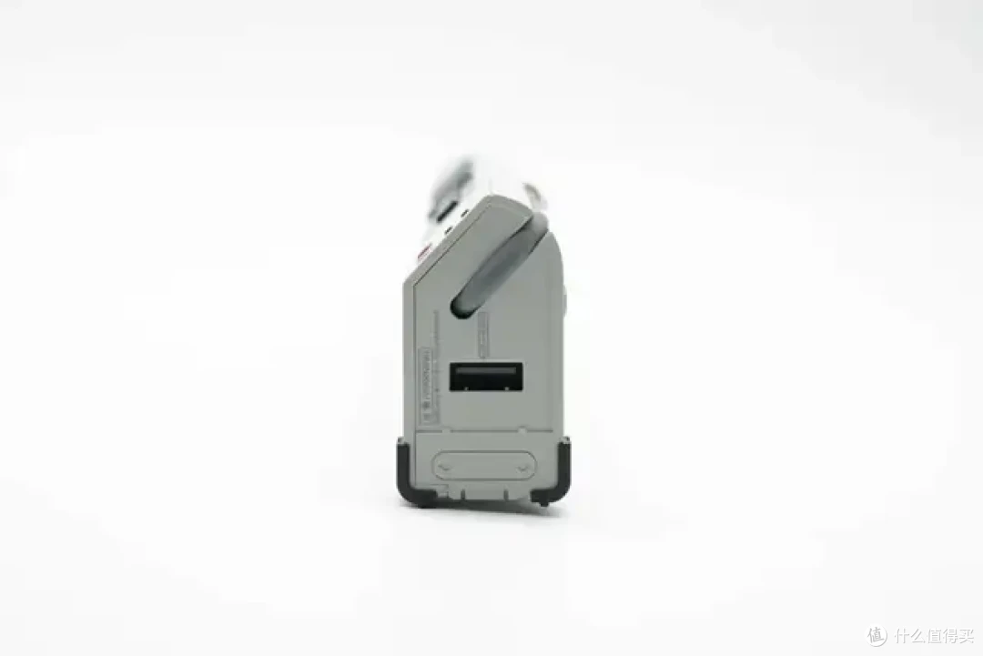 内置4节力神18650电芯,闪极10000mAh 互联网主机秘钥移动电源拆解