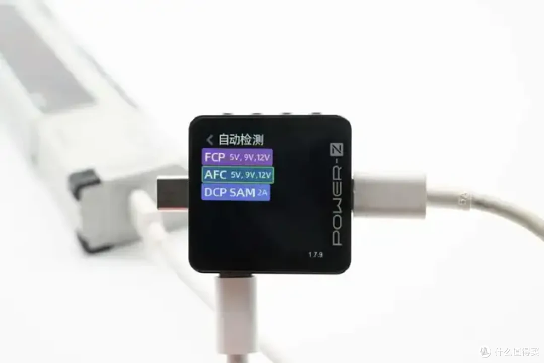 内置4节力神18650电芯,闪极10000mAh 互联网主机秘钥移动电源拆解