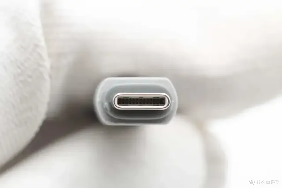 内置4节力神18650电芯,闪极10000mAh 互联网主机秘钥移动电源拆解