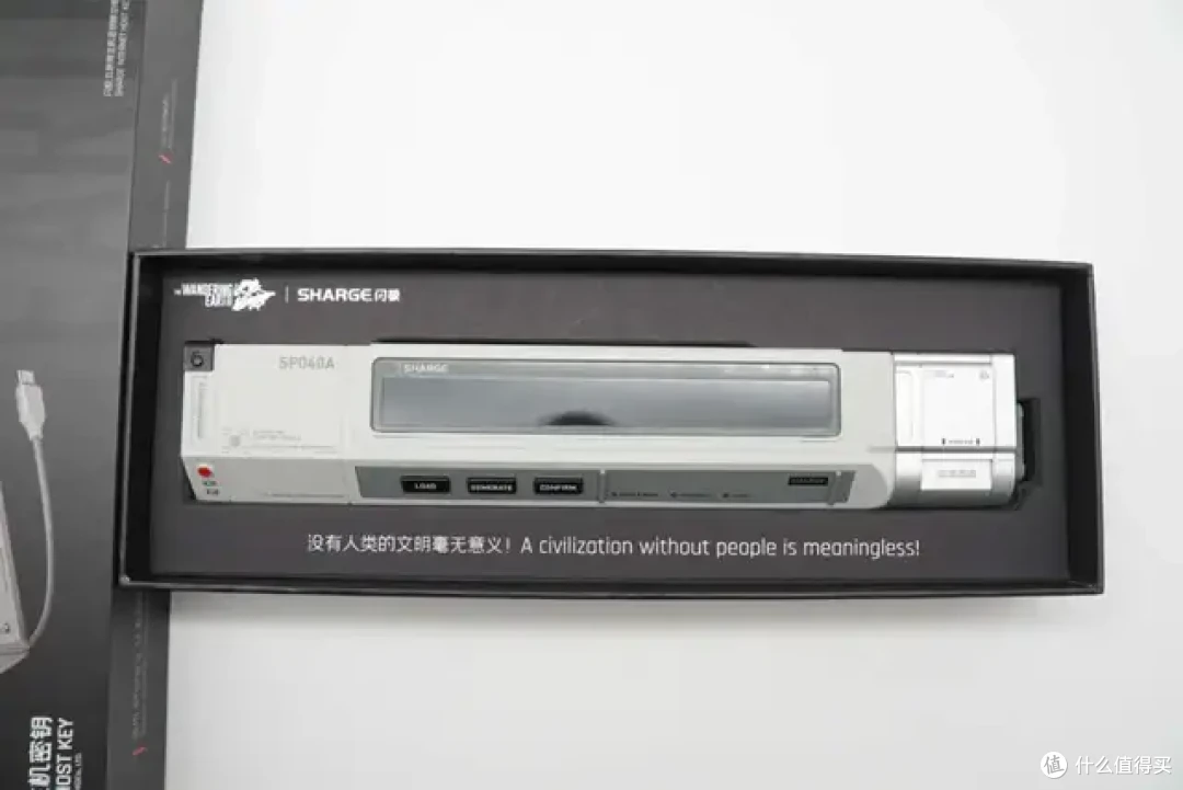 内置4节力神18650电芯,闪极10000mAh 互联网主机秘钥移动电源拆解