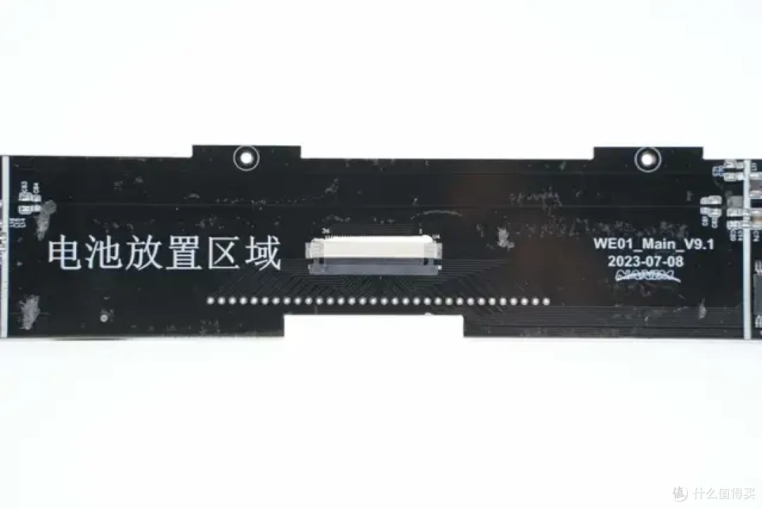 内置4节力神18650电芯,闪极10000mAh 互联网主机秘钥移动电源拆解