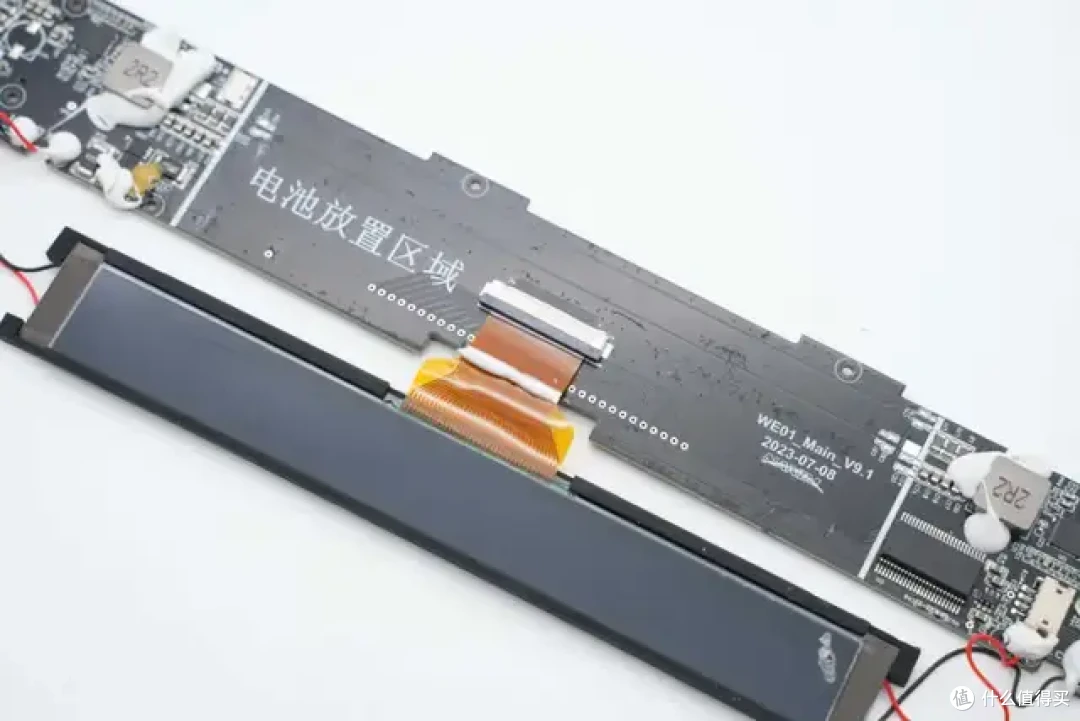 内置4节力神18650电芯,闪极10000mAh 互联网主机秘钥移动电源拆解