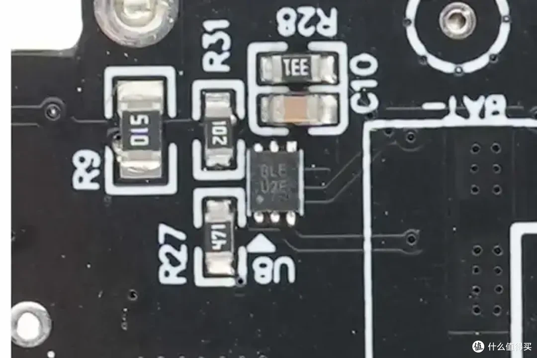 内置4节力神18650电芯,闪极10000mAh 互联网主机秘钥移动电源拆解