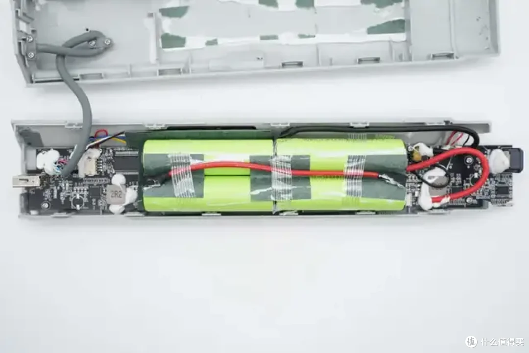 内置4节力神18650电芯,闪极10000mAh 互联网主机秘钥移动电源拆解