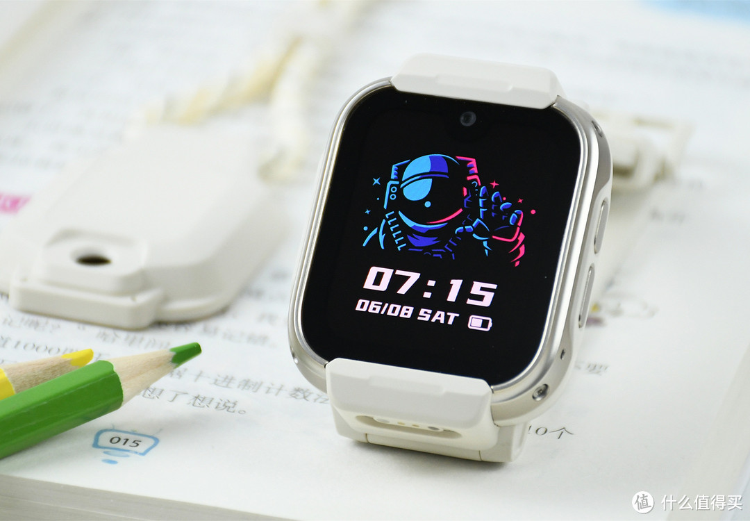 小米米兔首款分离式儿童手表简评:178英寸屏,功能丰富,支持快充