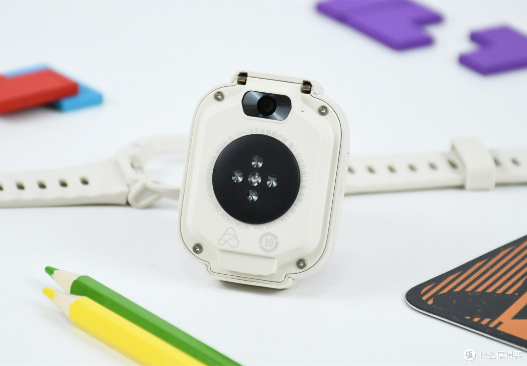 小米米兔首款"分离式"儿童手表简评:1.78英寸屏,功能丰富,支持快充