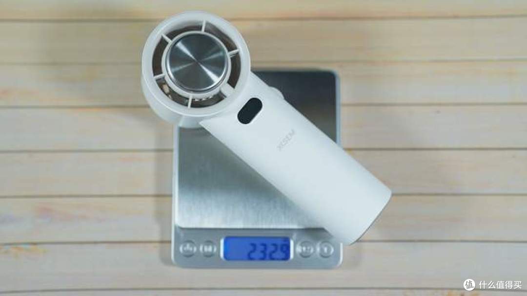 能制冷的手持夏季必备神器--西圣wind制冷小风扇