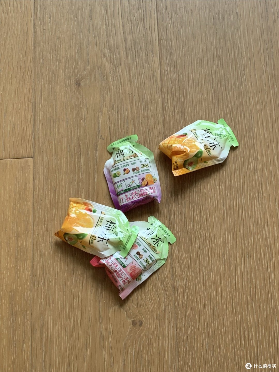 溜溜梅6味果冻，热量低，味道好，没事儿吃两颗。