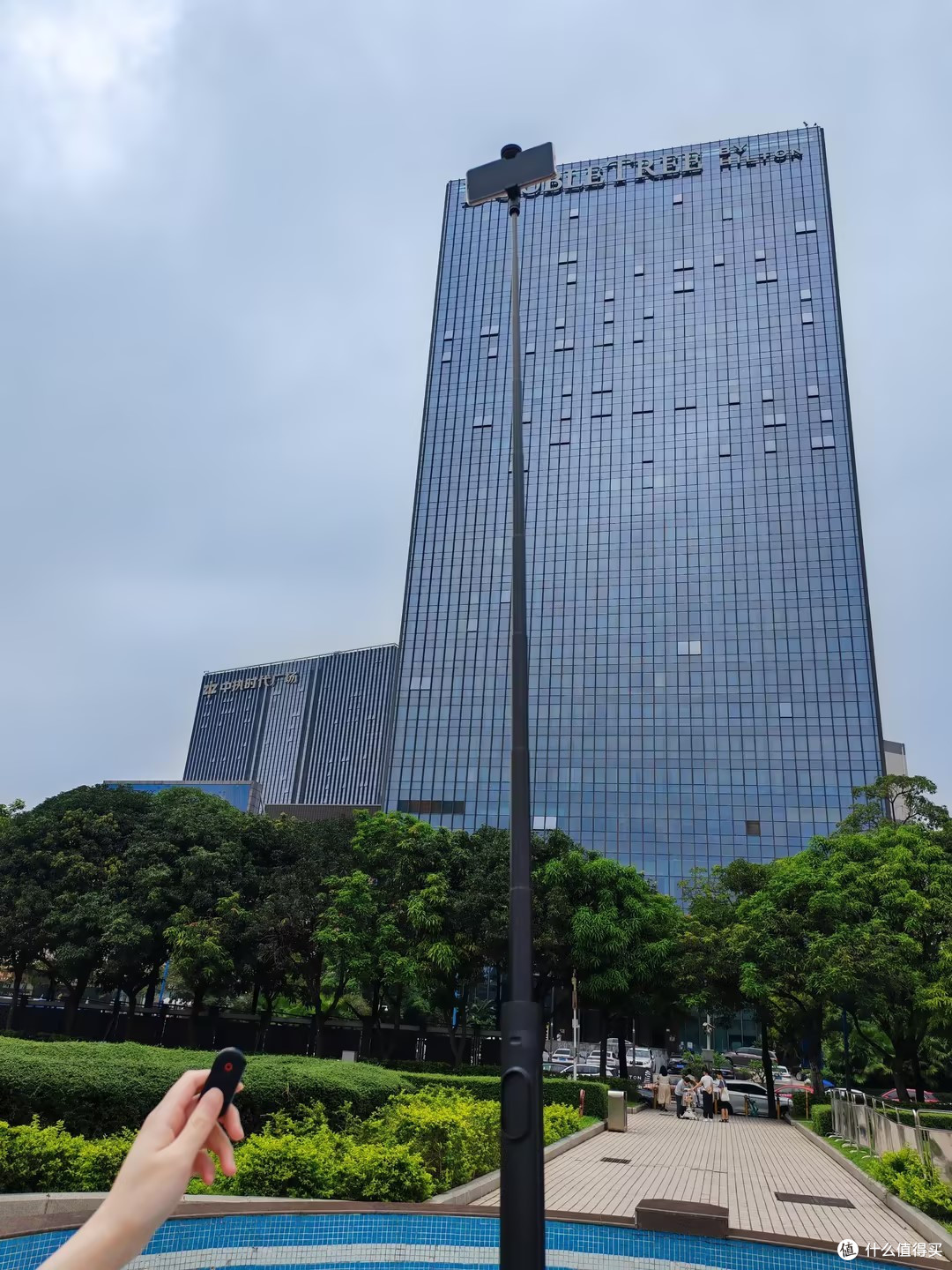 拍照成瘾,却对摄影失去兴趣| SEAJIC施吉客226大力神手机支架,解锁全新拍摄体验