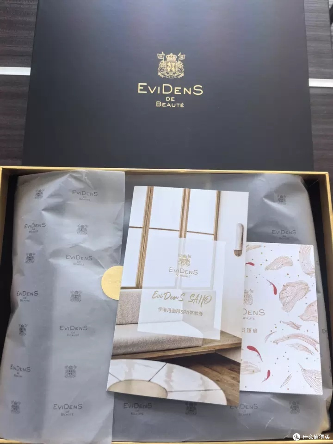 EviDenS de Beauté伊菲丹强韧焕采组合,无疑是护肤界的一颗璀璨明星。