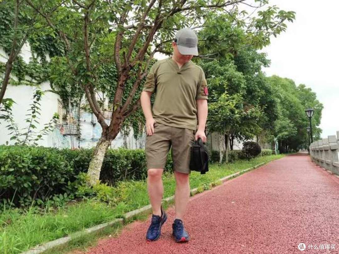 S疯了的单导又推出亨利小V领polo衫,凭啥又把大伙当“韭菜”收割