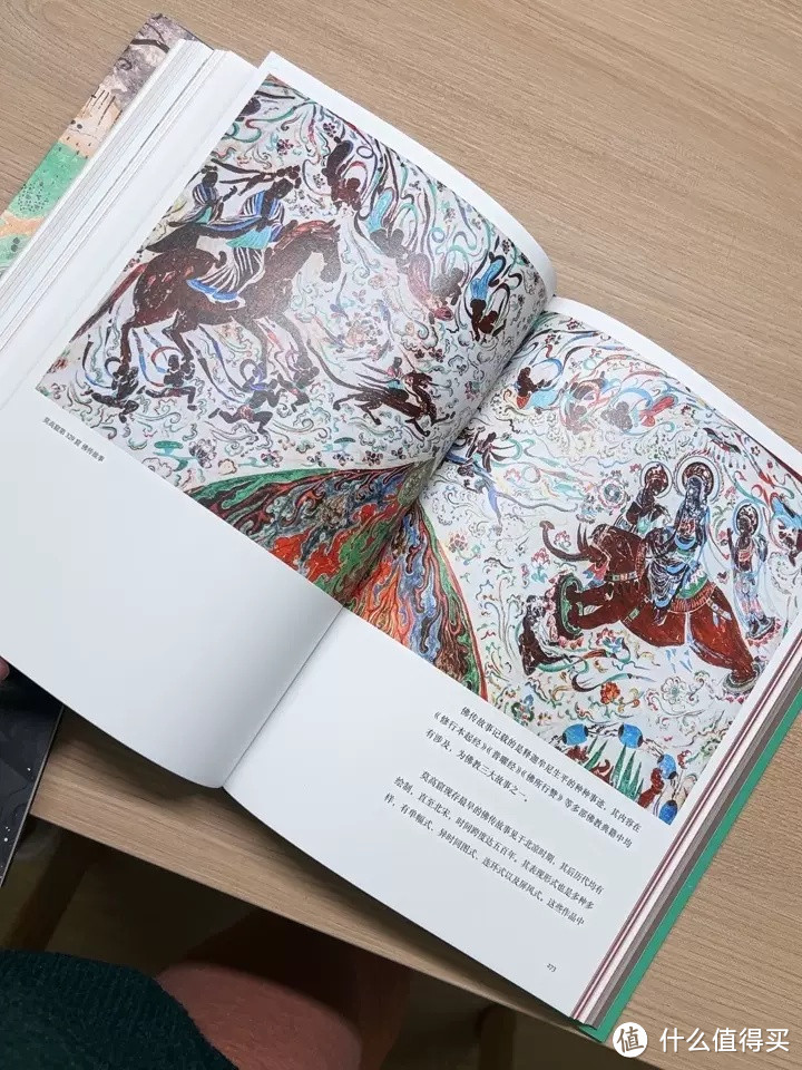 《画中有话：敦煌石窟百讲》是一本由敦煌研究院主编，深入剖析敦煌石窟艺术的著作。