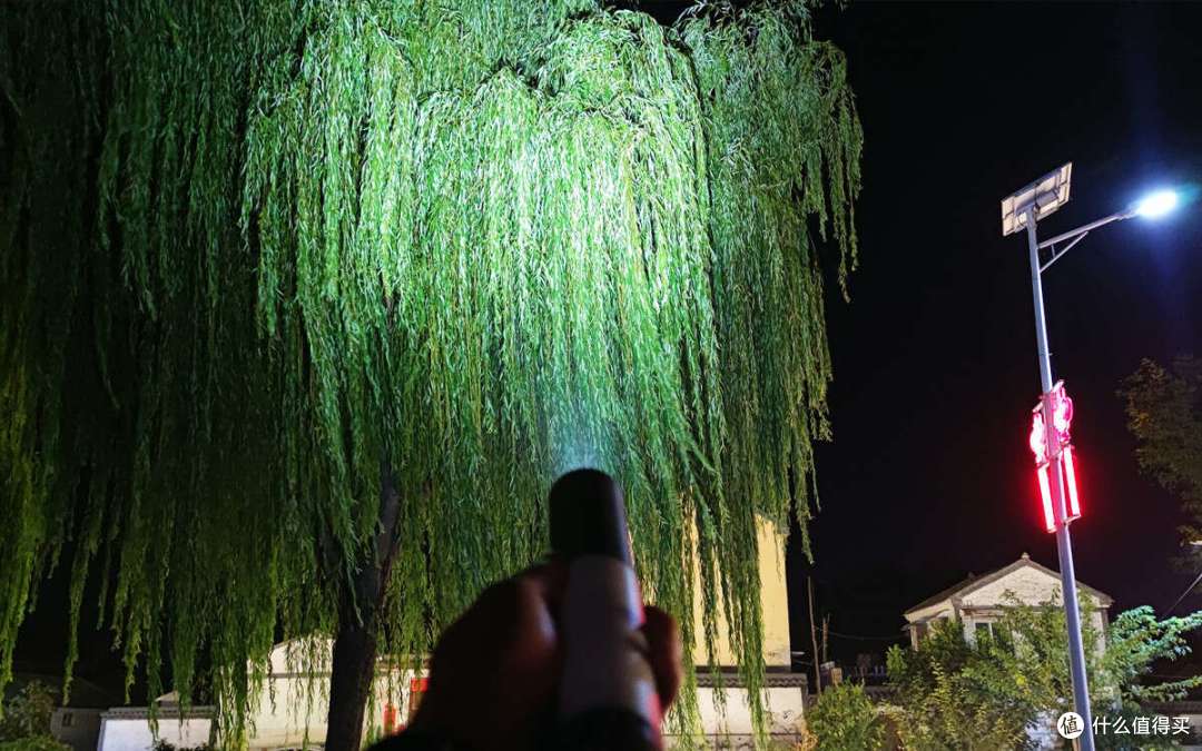 设计感与实用性的完美结合,纳拓悟空露营灯:户外照明的革新之作