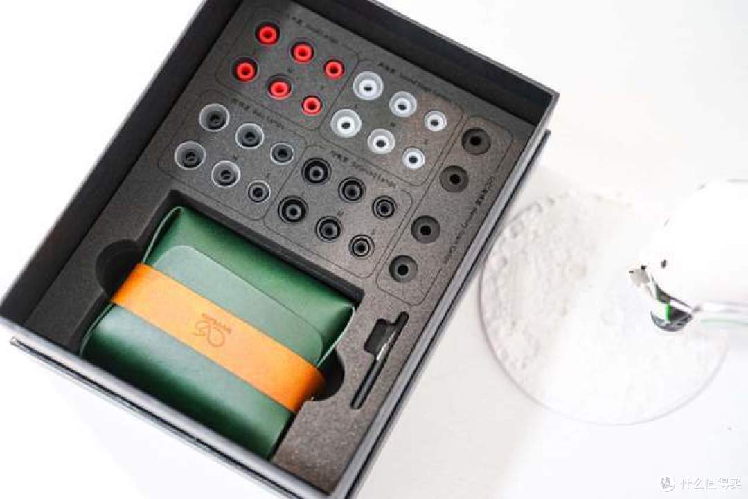 山灵ME600耳机测评:未来艺术品般的音质体验