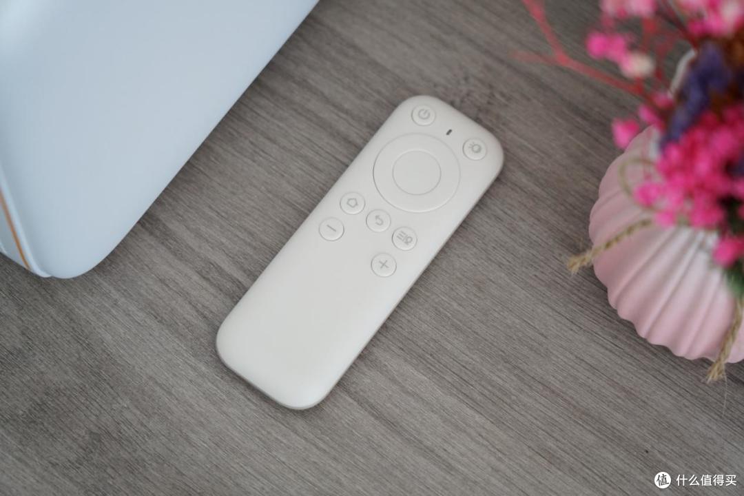 2024年投影仪怎么选？千元投影仪值得入手吗？有没有既好用又性价比高的？千元投影大眼橙C1D实测体验！