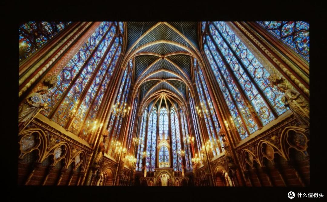 2024年投影仪怎么选？千元投影仪值得入手吗？有没有既好用又性价比高的？千元投影大眼橙C1D实测体验！