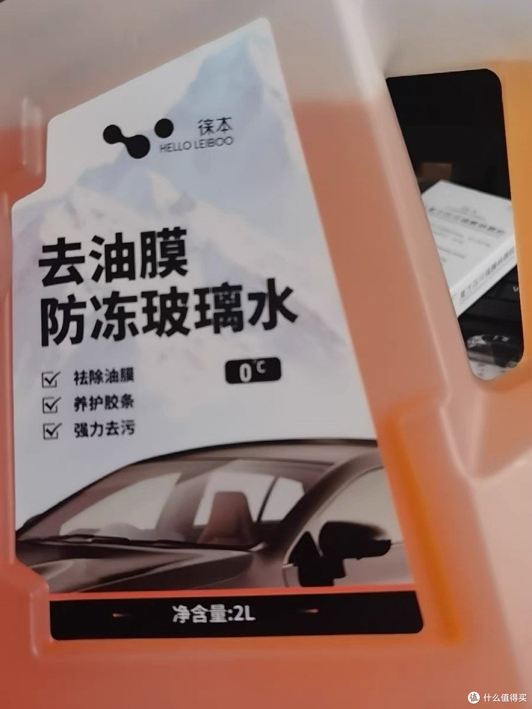 是一款专为汽车设计的玻璃清洁产品。