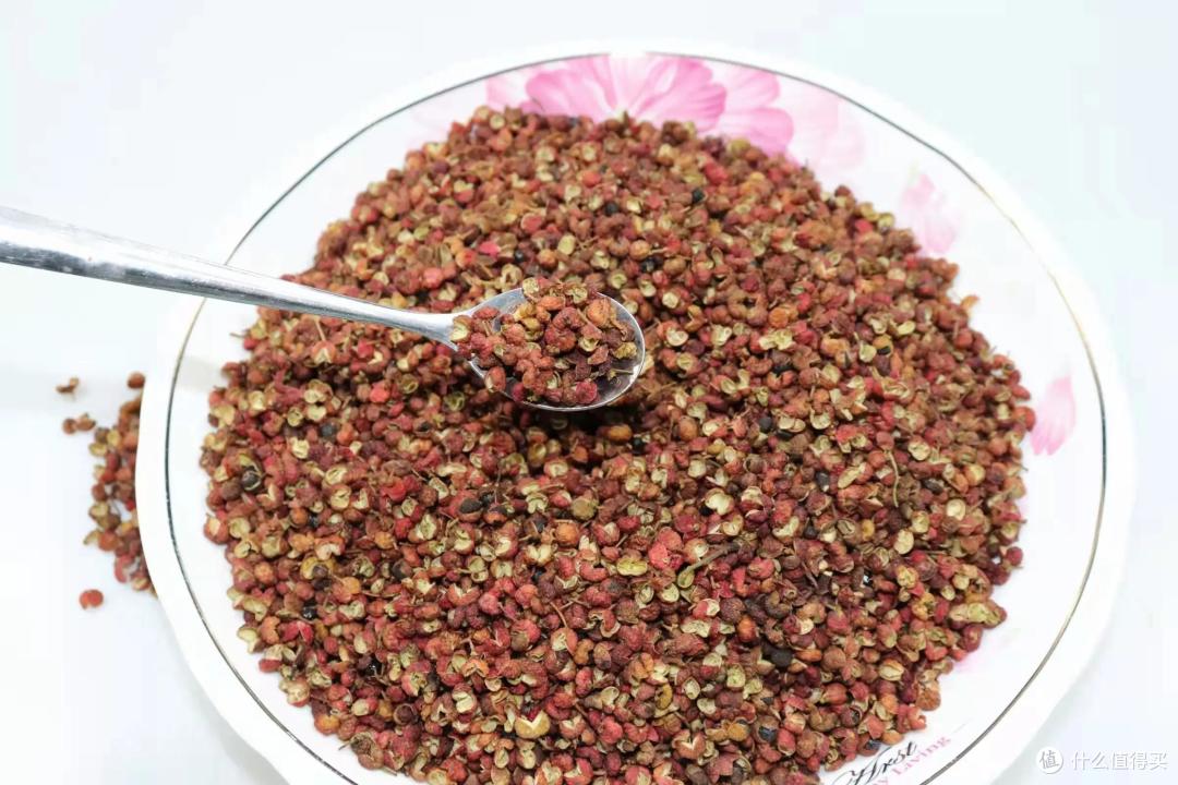 花椒泡白酒，驱蚊、泡脚、除异味！妙用太多了，能解决很多烦恼