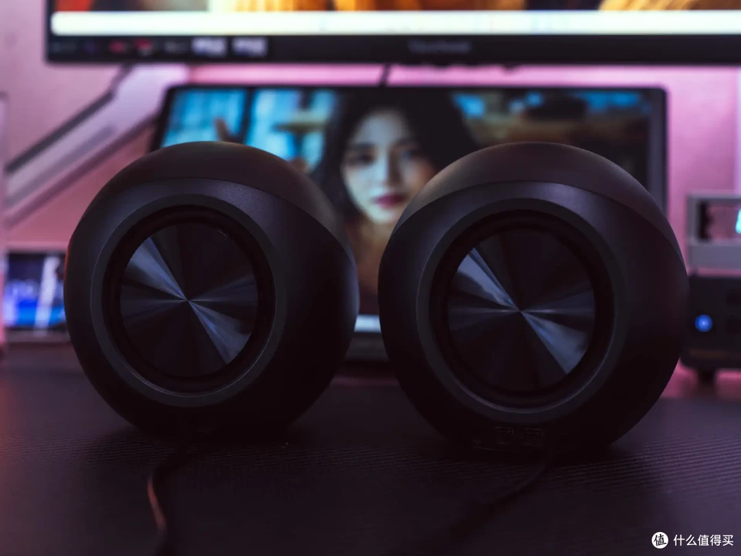 这可能是最适合小桌面的2.0音箱丨创新PEBBLE X桌面迷你音箱