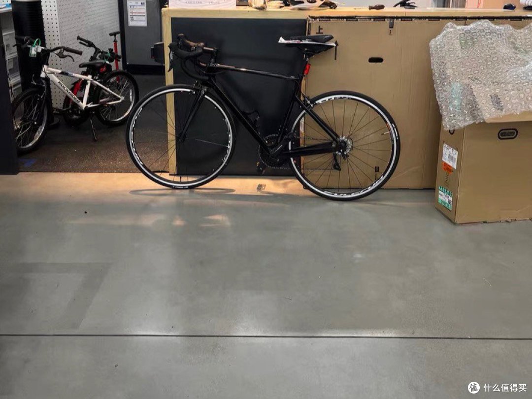 迪卡侬EDR CF105全碳竞速公路自行车:极致速度与轻盈的艺术