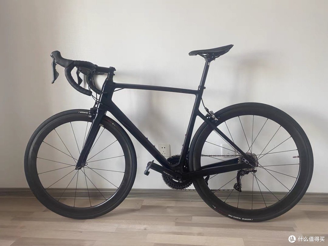 迪卡侬EDR CF105全碳竞速公路自行车:极致速度与轻盈的艺术
