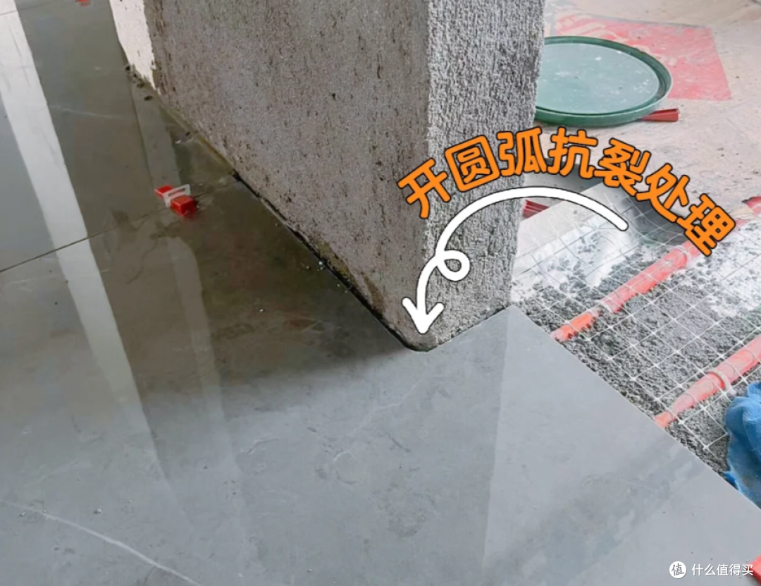 为啥选择“瓷砖通铺”的人，还没住就后悔了？结果一言难尽