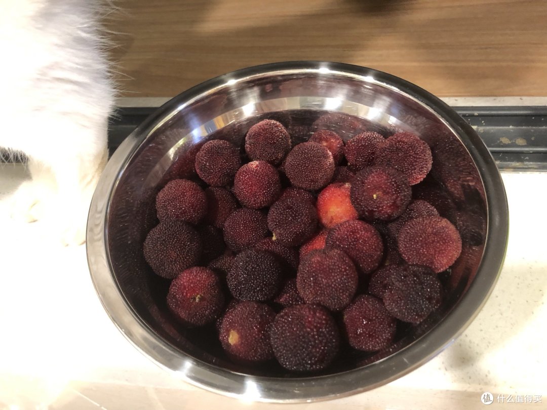 叹完荔枝,再吃杨梅,这杨梅包装就是高级!