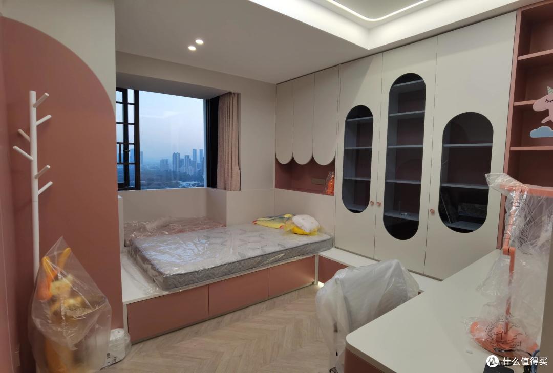 广东夫妻272㎡的家,光一个电视墙就把我迷住,全屋装修超有品位