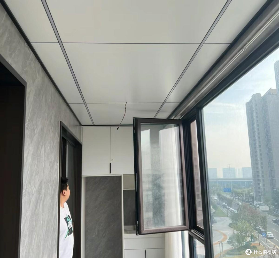 不听劝,装修时坚持“不封阳台”,入住半年后朋友们都夸爆了!