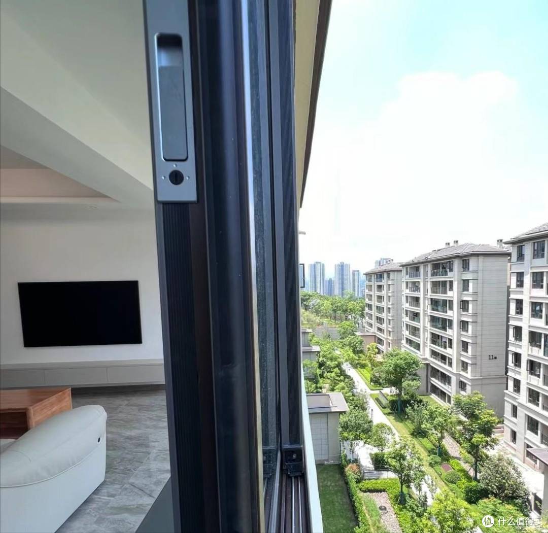 不听劝,装修时坚持“不封阳台”,入住半年后朋友们都夸爆了!