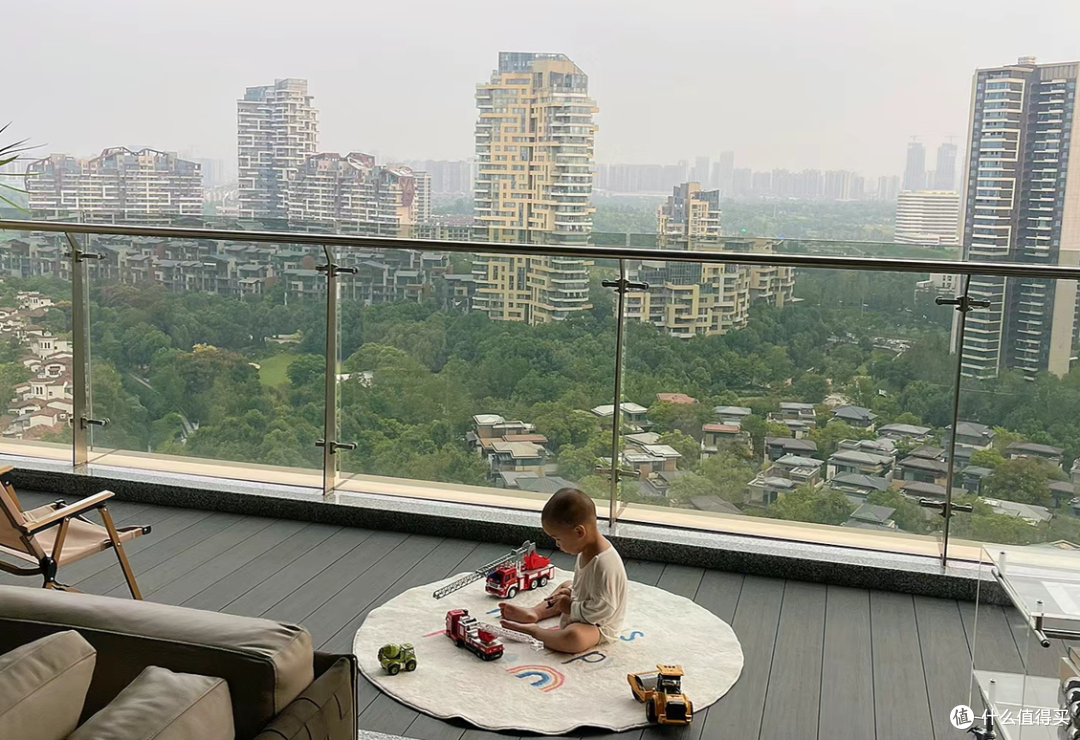 不听劝,装修时坚持“不封阳台”,入住半年后朋友们都夸爆了!