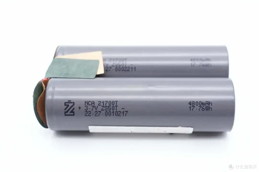 内置2节LG21700电芯,iWALK口袋宝10000 Pro移动电源拆解