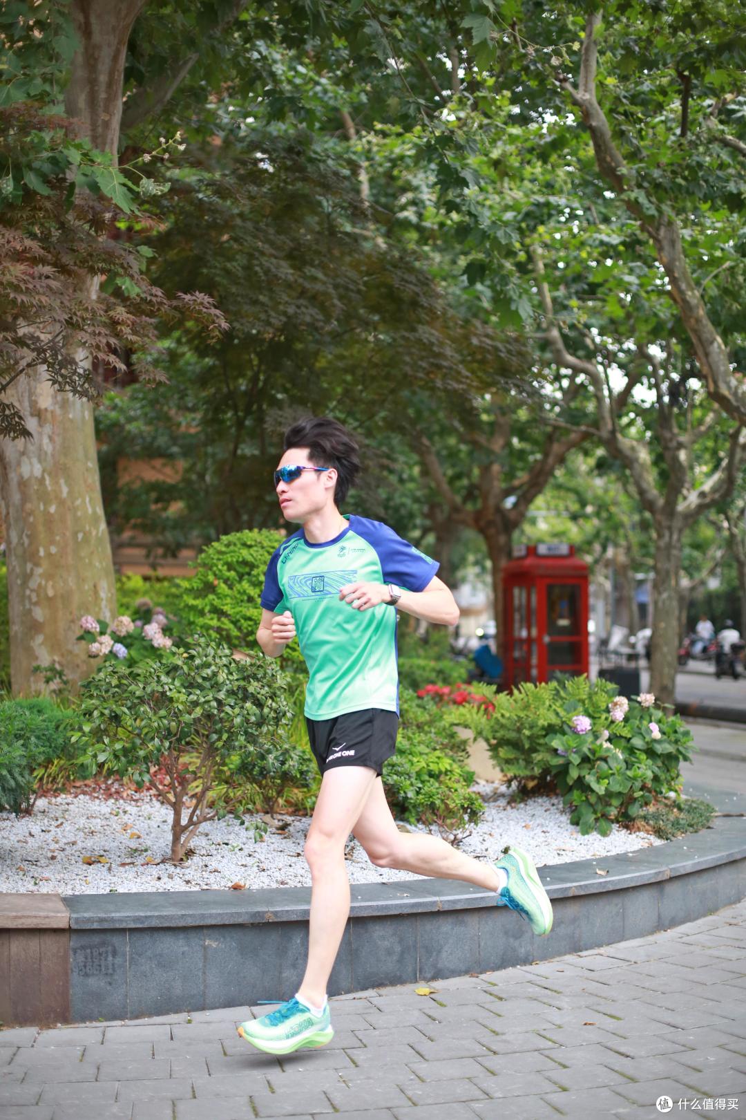 迟到了一年的测评，HOKA MACH X是一双除了价格都挺好的跑鞋